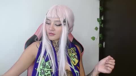 maru miaw   Please help me to reach 100 thumbs up online show from February 12, 7:15 pm