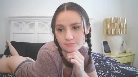 Snapshot of brittbratt24 chatting on February 5, 8:14 pm Britt online show from February 5, 8:14 pm