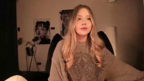 Nat  Independent model  Please help me to reach 200 thumbs up online show from February 14, 5:20 am