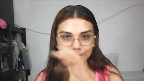 Snapshot of brunette_dan chatting on December 17, 1:50 am norma online show from December 17, 1:50 am