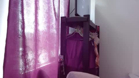 Snapshot of brunette_dan chatting on February 17, 5:01 pm norma online show from February 17, 5:01 pm