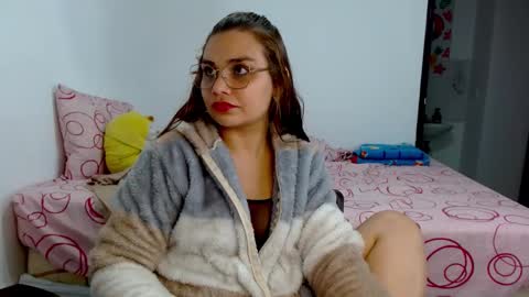 Snapshot of brunette_dan chatting on March 6, 6:30 am norma online show from March 6, 6:30 am