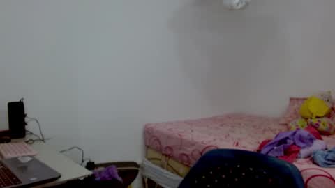 Snapshot of brunette_dan chatting on March 4, 4:30 pm norma online show from March 4, 4:30 pm
