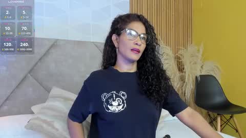 Snapshot of brunnette_sensation chatting on September 22, 6:28 pm Linda online show from September 22, 6:28 pm