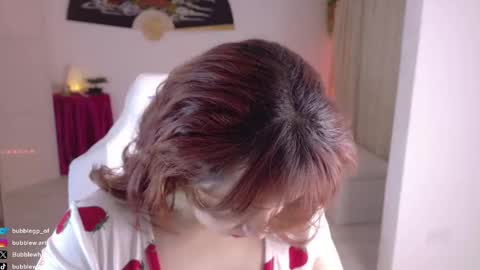 Snapshot of bubblewhite_ chatting on September 26, 2:42 am BubbleJereth online show from September 26, 2:42 am