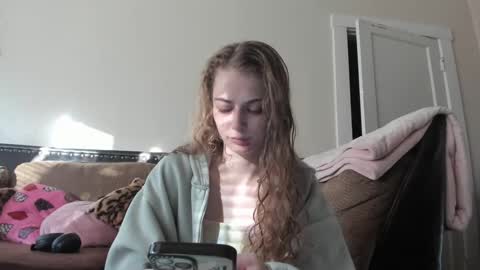 Snapshot of buffybarloe chatting on December 3, 3:11 pm Buffy online show from December 3, 3:11 pm