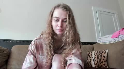 Snapshot of buffybarloe chatting on February 16, 7:27 pm Buffy online show from February 16, 7:27 pm
