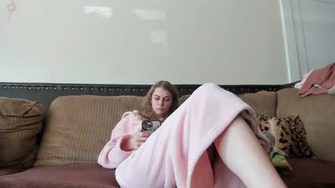 Snapshot of buffybarloe chatting on February 17, 6:17 pm Buffy online show from February 17, 6:17 pm