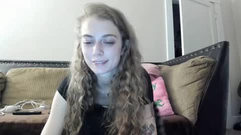 Snapshot of buffybarloe chatting on December 21, 4:41 am Buffy online show from December 21, 4:41 am