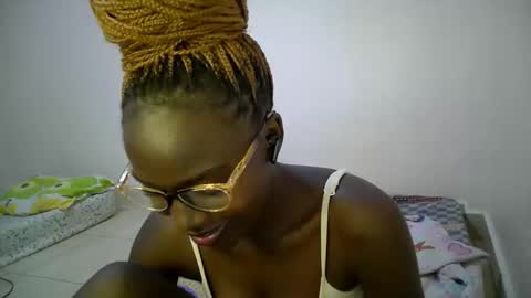 bunny_bliss1 online show from May 8, 9:27 pm