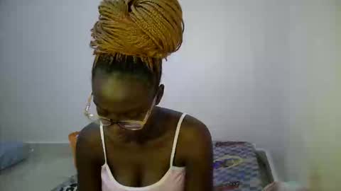 bunny_bliss1 online show from May 12, 10:38 pm