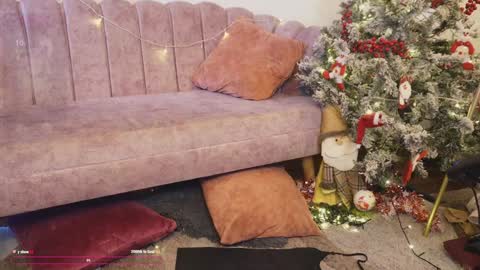 Snapshot of bunnycute_shy chatting on December 14, 1:06 pm 30 Off online show from December 14, 1:06 pm