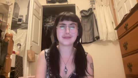 esme gray online show from August 3, 6:17 am