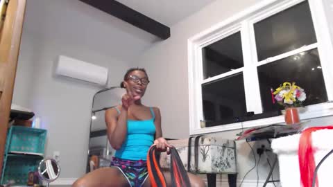 Snapshot of butt3rcup chatting on October 31, 1:51 am Goddess online show from October 31, 1:51 am