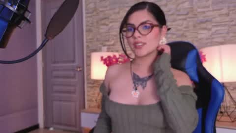 Lia Butterfly  online show from May 26, 8:41 pm