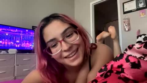 mia online show from December 4, 7:47 pm