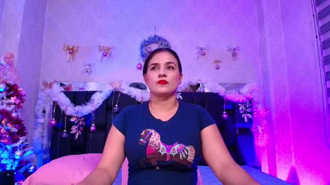Snapshot of c_fox_ chatting on December 10, 2:59 am Carolina online show from December 10, 2:59 am