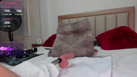 Snapshot of caiitlyn1 chatting on March 1, 7:48 pm Caytlin Lian online show from March 1, 7:48 pm