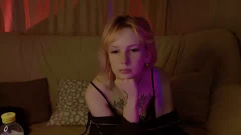 californiadreamer_ online show from July 14, 2:49 am