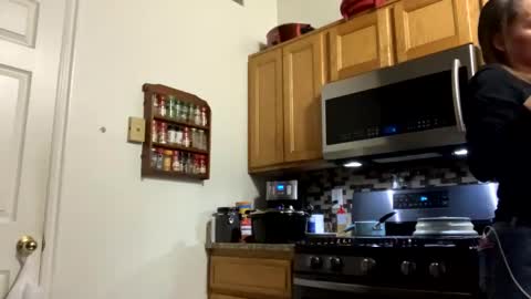 Snapshot of calishop1 chatting on February 11, 4:44 am calishop1 online show from February 11, 4:44 am