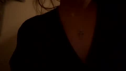 Snapshot of calishop1 chatting on December 17, 4:45 am calishop1 online show from December 17, 4:45 am