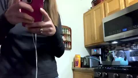 Snapshot of calishop1 chatting on December 7, 3:58 am calishop1 online show from December 7, 3:58 am