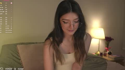 Snapshot of call_me_rosie chatting on October 5, 1:32 am online show from October 5, 1:32 am