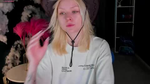Robin online show from May 19, 2:51 am