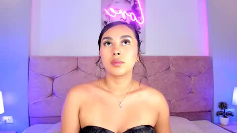 Snapshot of cameliaa_smiith chatting on February 9, 5:50 am Camelia Smith online show from February 9, 5:50 am