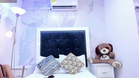 Snapshot of cameron_cutee chatting on January 27, 7:03 pm Cameron Cutee online show from January 27, 7:03 pm