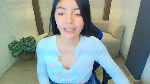 Snapshot of cami_goddess_r chatting on October 17, 8:56 pm Cami online show from October 17, 8:56 pm