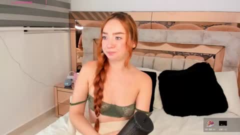 Snapshot of cami_lovers1 chatting on October 15, 1:52 am camii online show from October 15, 1:52 am