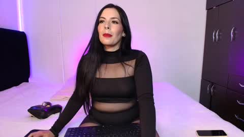 Snapshot of camii_evanns chatting on February 22, 11:32 pm Camila  online show from February 22, 11:32 pm