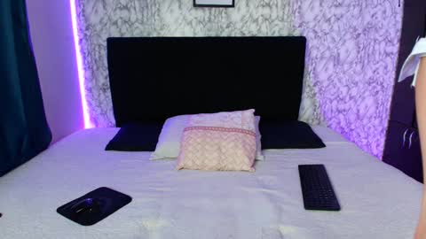 Snapshot of camii_evanns chatting on September 25, 6:12 am Camila  online show from September 25, 6:12 am