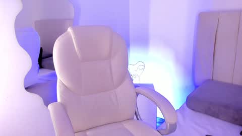 Cami online show from December 4, 8:18 pm