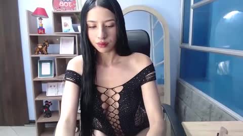 Snapshot of camila_reyess_ chatting on December 15, 3:34 am camila_reyess_ online show from December 15, 3:34 am