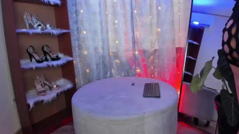 Snapshot of camilaandrade_ chatting on March 1, 1:18 pm Cami online show from March 1, 1:18 pm