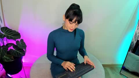 Snapshot of camilaandrade_ chatting on January 5, 11:15 am Cami online show from January 5, 11:15 am