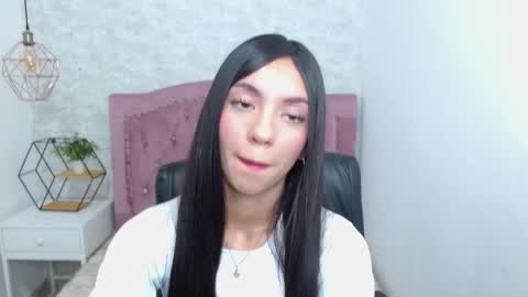 Snapshot of camilah_tk chatting on February 8, 1:44 pm Cami online show from February 8, 1:44 pm