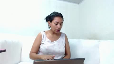 Snapshot of camilapaez1 chatting on January 9, 5:55 am cami online show from January 9, 5:55 am