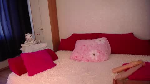 Snapshot of camilashine chatting on October 18, 4:15 am camilashine online show from October 18, 4:15 am