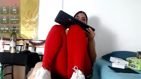 Snapshot of camilavagina24 chatting on December 10, 5:22 pm Camila online show from December 10, 5:22 pm