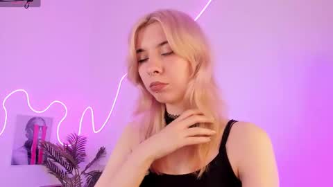 Camilla online show from July 25, 2:13 pm