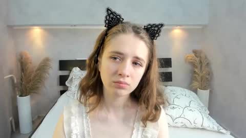 Snapshot of camilla_kelly chatting on October 15, 1:08 am Camilla online show from October 15, 1:08 am