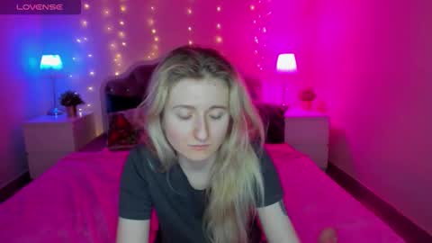 camilladreamer online show from January 16, 8:05 pm