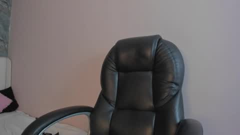 C A M I L L E N    Help me get to the top online show from March 9, 7:37 pm