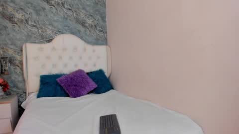 C A M I L L E N    Help me get to the top online show from January 26, 7:31 pm