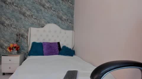 C A M I L L E N    Help me get to the top online show from January 29, 7:43 pm