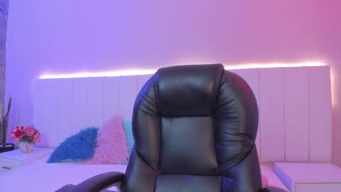 C A M I L L E N    Help me get to the top online show from September 12, 10:28 pm