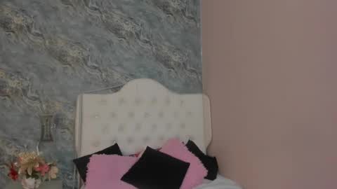 C A M I L L E N    Help me get to the top online show from March 5, 8:23 pm